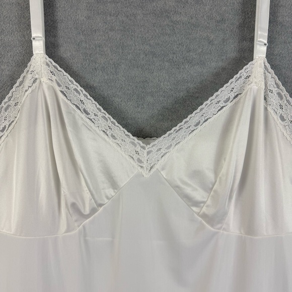 Vintage Vanity Fair Slip Dress Size 44 White Nylon Lace Trimmed Tiny Flaw - Picture 4 of 10